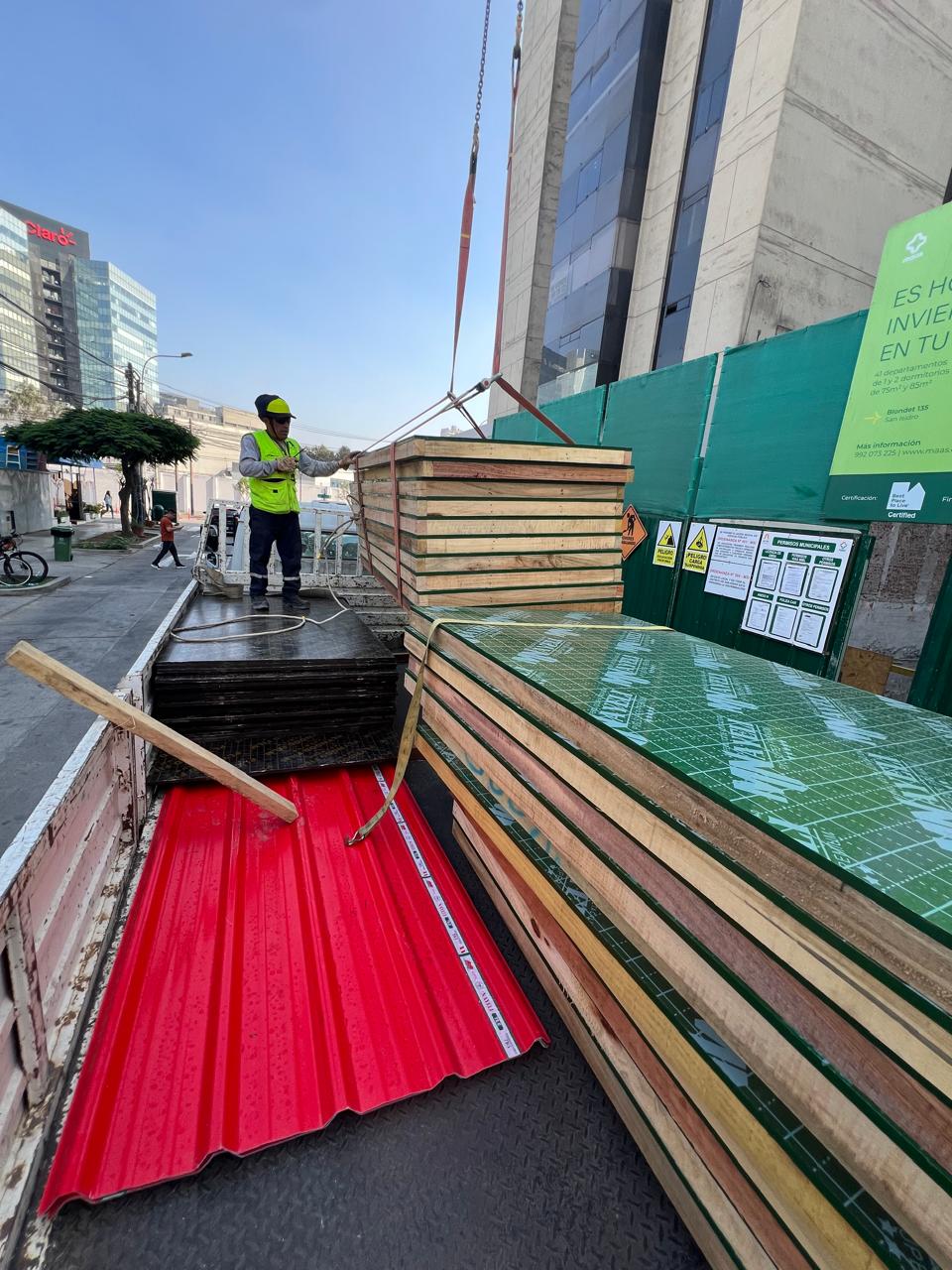 Entrega de tableros y materiales en obra